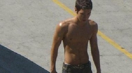 Siwon Shows Off His Chocolate Abs