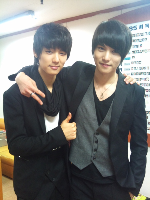 CNBLUE’s Jonghyuk Updates Fans at 12th Korea-China Song Festival
