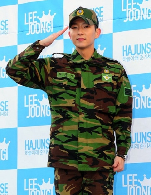 Lee Jun Ki Discharged from Military Service