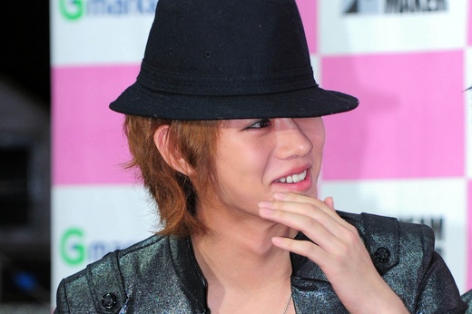 Super Junior’s Heechul Spotted at Izakaya Bar