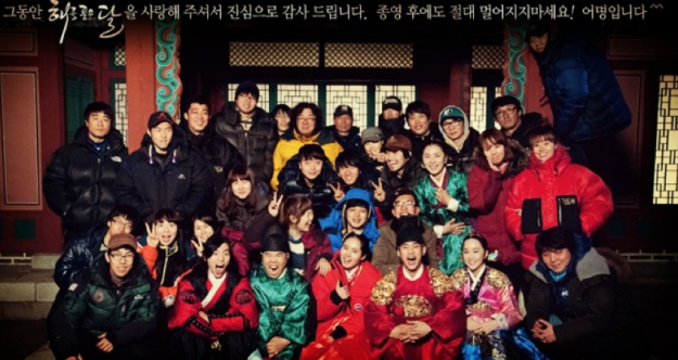 “The Moon That Embraces the Sun” Cast Celebrates