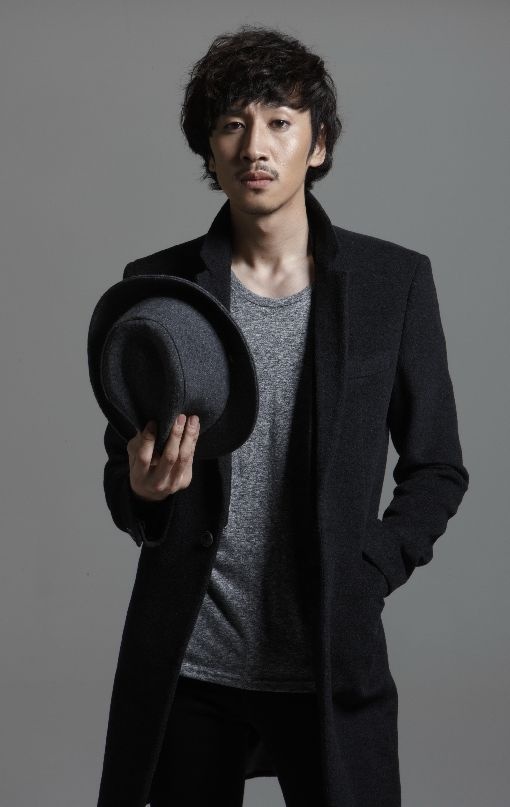 Lee Kwang Soo Asks SNSD’s Yuri, "Do You Want to Hold Hands?"