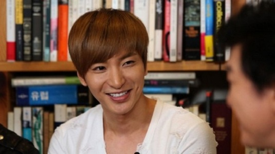Super Junior Lee Teuk: “I Want to Wake Up to My Wife Kissing Me”