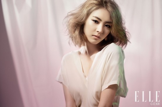 Lee Yeon Hee Goes Blonde for "Elle" Magazine
