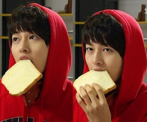 Song Joong Ki Sheds Flower Boy for Dark Brooder