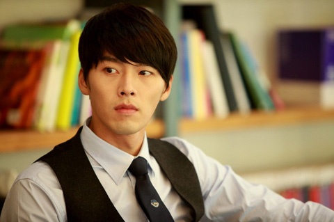 Hyun Bin Spotted Shopping in Apgu