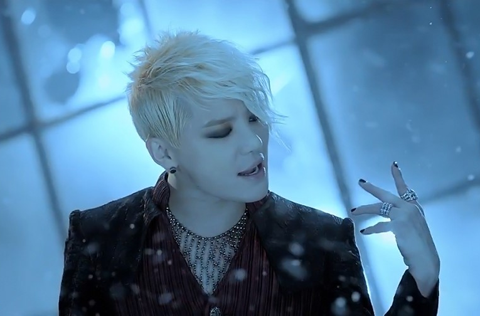 Netizens Do a Double Take over Junsu’s Latest Radical Selca