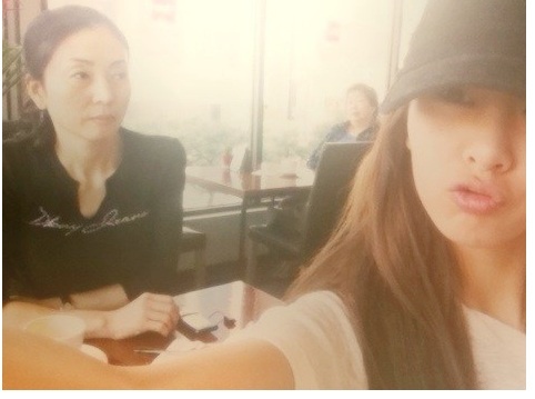 G.NA Unveils Her Lovely Date with Mom