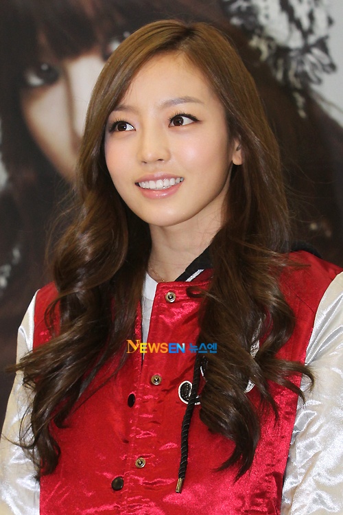 Kara’s Goo Hara Turns into a Bubbly Roller Girl
