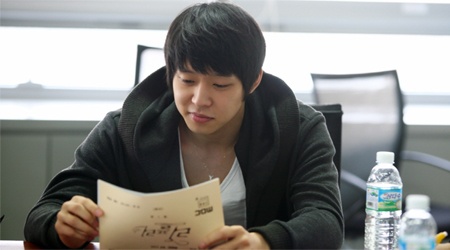 JYJ’s Yoo Chun, Lee Da Hae & Others at “Goodbye Miss Ripley’s” First Script Reading