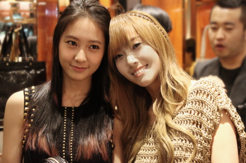 SNSD’s Jessica and f(x)’s Krystal’s Sisterly Love