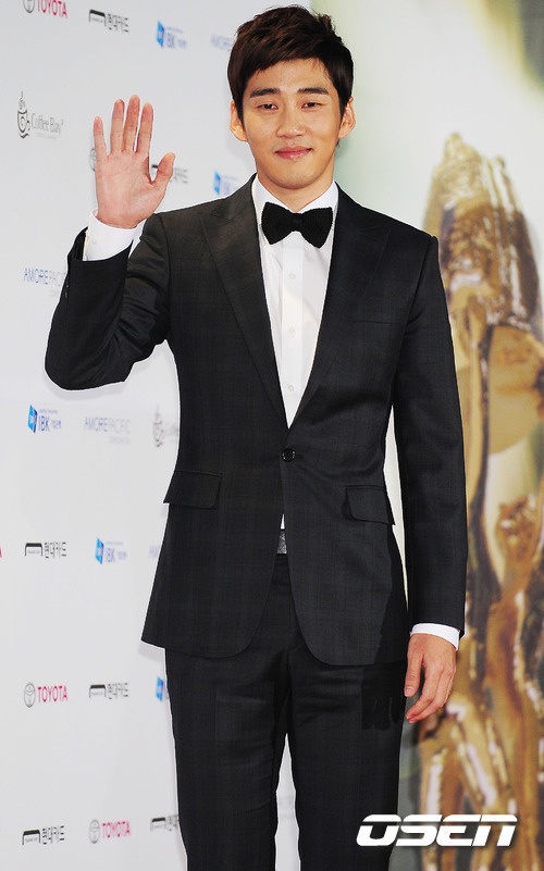 Yoon Gye Sang Favorably Reviewing Movie Deal in Favorable Light