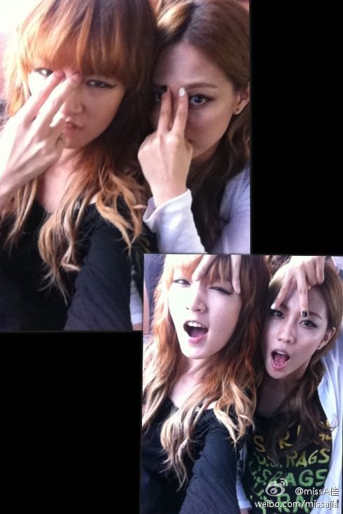 miss A’s Jia and Fei Take Quirky Selcas in Singapore