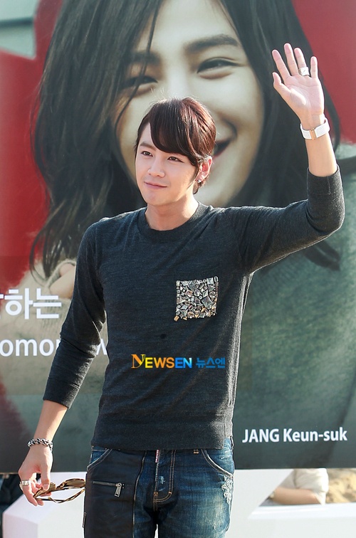 Jang Geun Suk Donates All Proceeds from His Busan Guerilla Concert