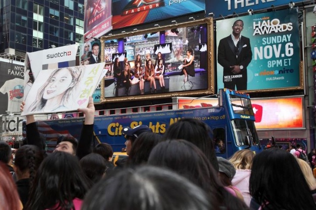 SNSD’s Interview with MTV Iggy Gets Live Broadcasted in Times Square