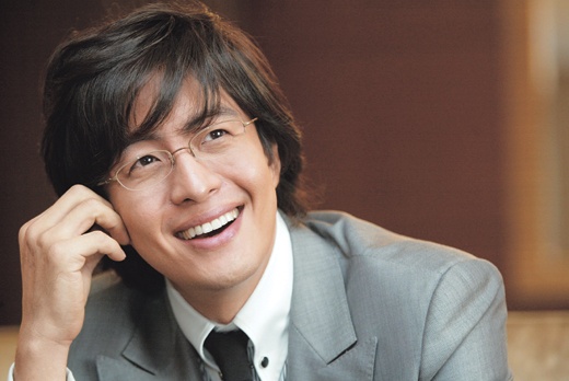 Bae Yong Joon Denies Wedding Rumors with Girlfriend