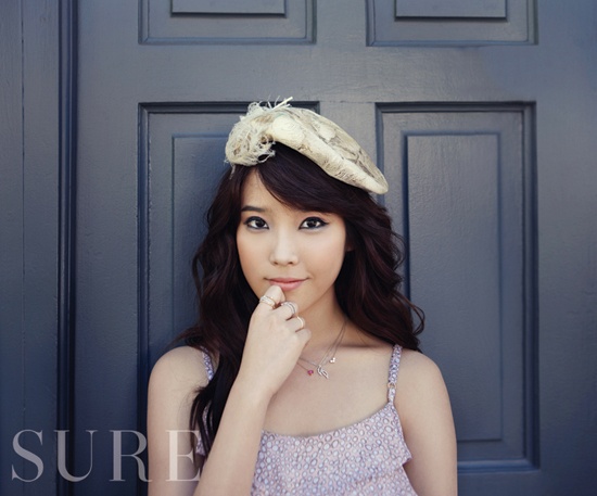 IU Holds Guerilla Concert On A Bus