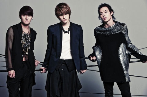 JYJ Gifts $300,000 Car to the President of Their Agency