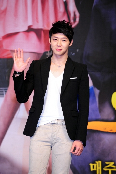 Park Yoo Chun Faints on the Set of "Rooftop Prince"?