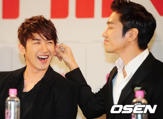 Shinhwa’s Eric Uses Heel Inserts Despite Tall Height and Upsets Minwoo