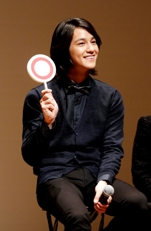 Kim Bum Visits Japan for Fan Club Inauguration Ceremony