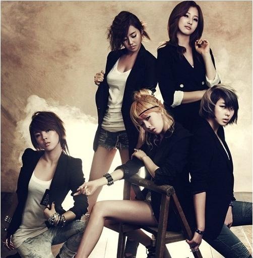 4minute Dresses Up As Vampires