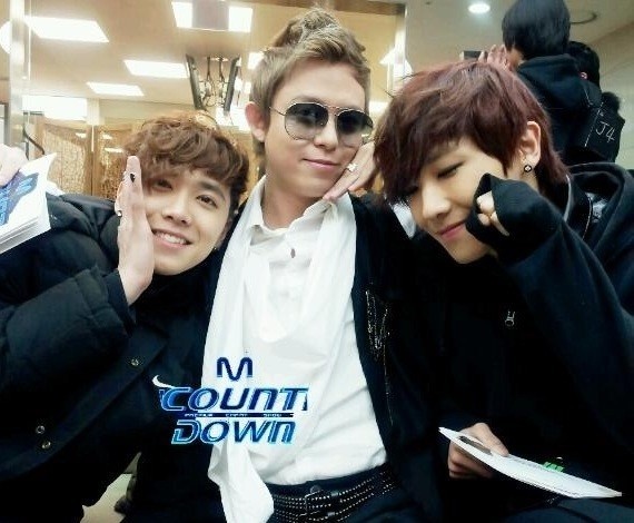 Mnet "M! Countdown" – Feb. 2, 2012