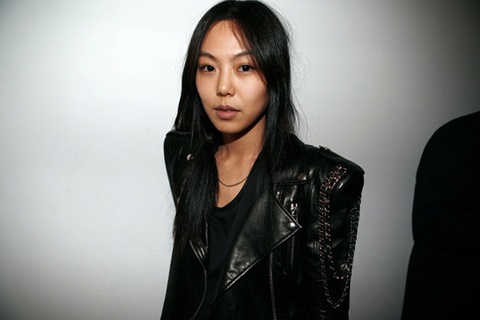 Kim Min Hee Shows Off Her Charms for "1st Look"