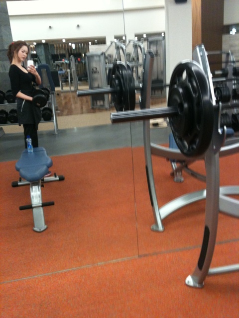 Go Ara works out!