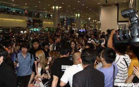 Airport Paralyzed as SNSD Visits Taiwan for Their 2nd Concert