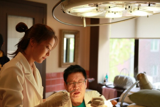 Kim Hee Sun Seeing a Plastic Surgeon Lately
