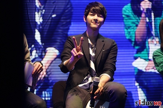 Song Joong Ki Holds Successful Fan Meeting in Thailand