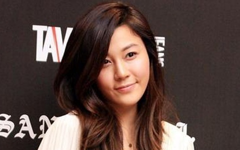 Photo of Actress Kim Ha Neul in a Swimsuit Surfaces