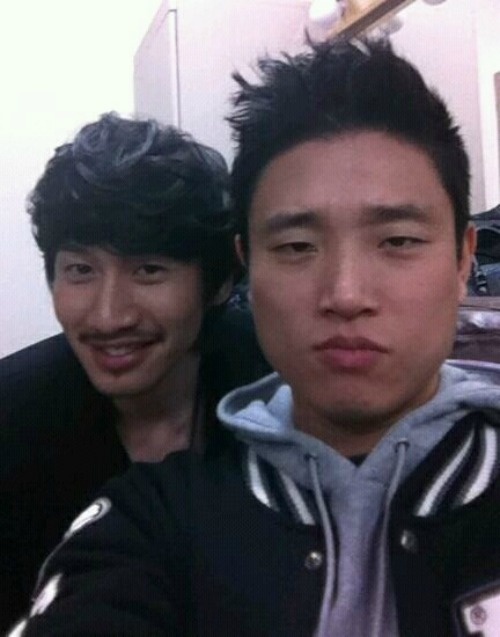 Running Man Castmates Help Lee Kwang Soo in Upcoming Film "Wonderful Radio"