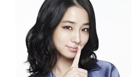 The No. 1 Female Celeb with Eyes that Everyone Wants Goes to…