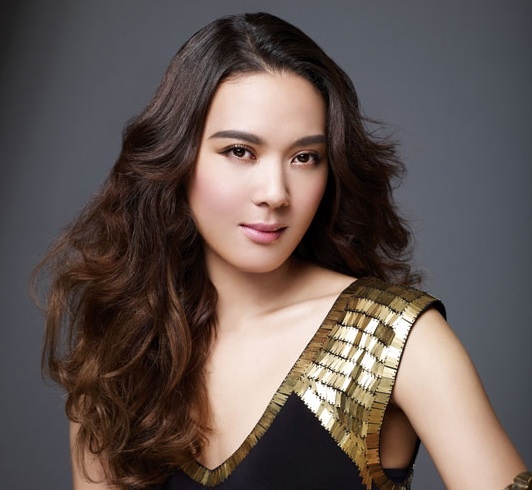 Yoon Mirae’s Sexy Chic Photo Shoot for Sure Magazine