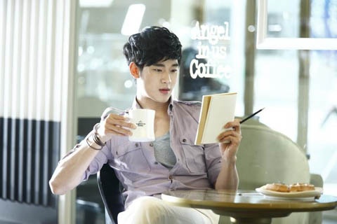 Kim Soo Hyun Wanted by Producers, Advertisers, AND Idols