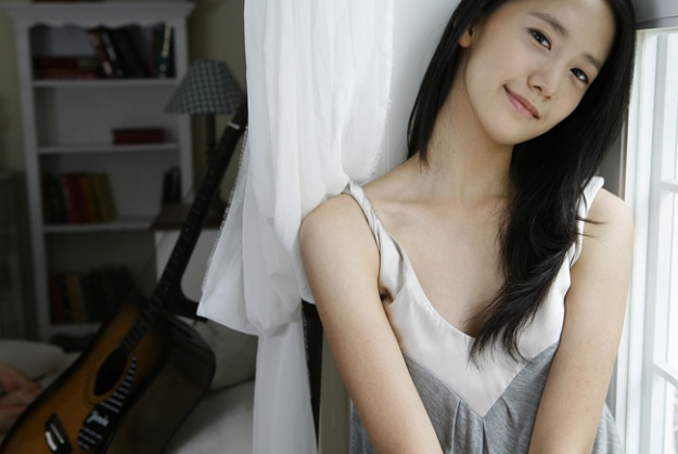 SNSD YoonA’s Unrealistic Doll-Like Beauty