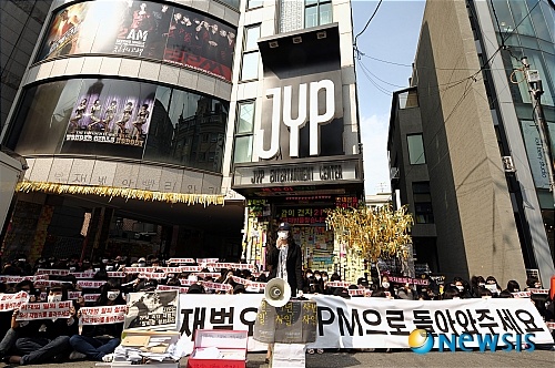 Hottests’ Silent Protest