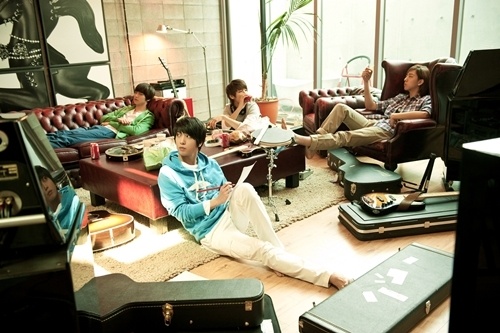 "Female CN Blue" to Debut This Year?