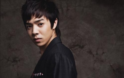 Alexander Greets Japanese Fans for the First Time in a Year