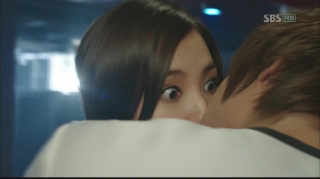 Lee Min Ho and Park Min Young’s “Daerie Kiss” a Hot Topic