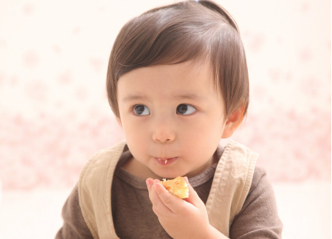 Nichkhun Look-a-like Mason Moon Is Growing Up Fast!