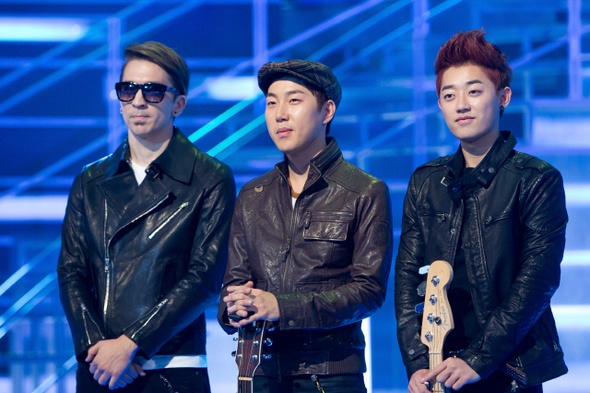 Busker Busker Suspends Their Activities