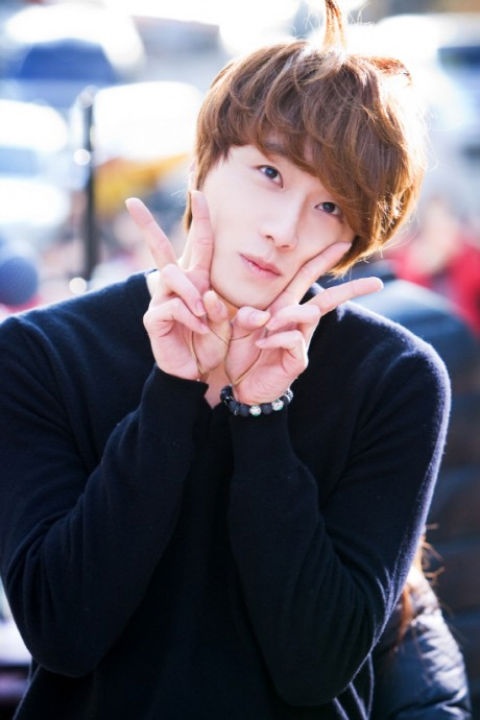 "Flower Boy Ramyun Shop’s" Jung Il Woo Delights Fans with Adorable Hairstyle