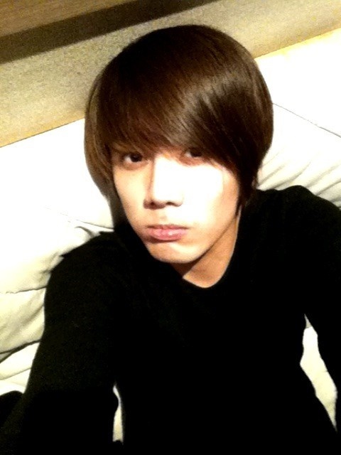 SS501’s Kim Kyu Jong Pigs Out With Goong Cast