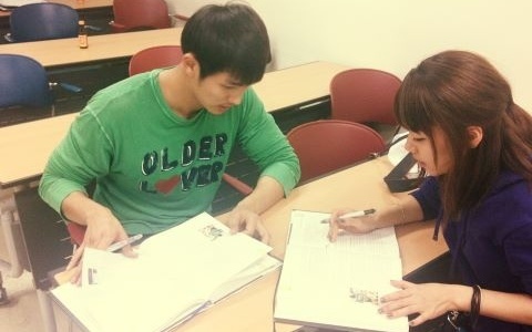 2AM’s Seulong Is Hard at Work in College!