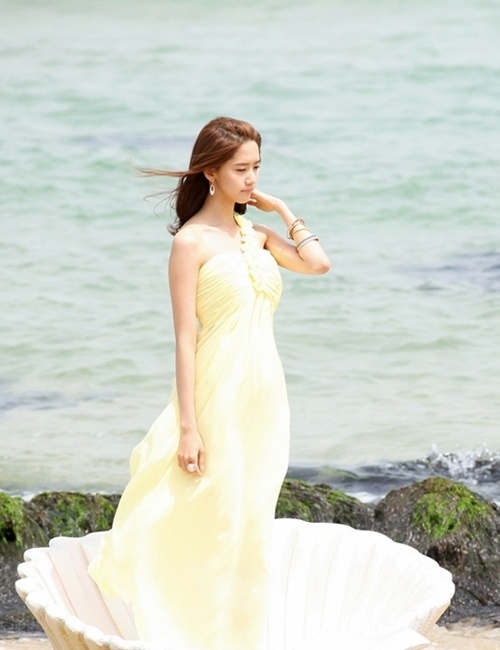 Girls Generation’s YoonA Looks Like a Goddess