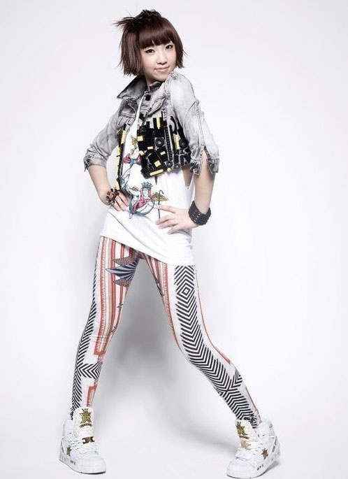 2NE1’s Minzy Shows Her Artsy Side With Vintage Camera App