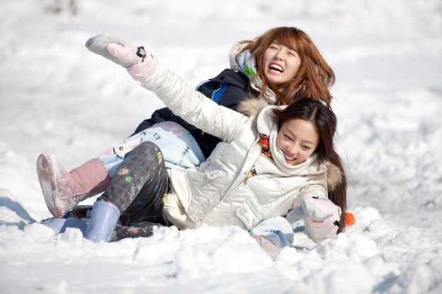 HyunA and Goo Hara’s Friendship Gains Interest